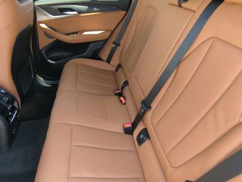 Used 2025 BMW X4 xDrive30i w/ Premium Package image 17