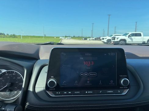 Used 2023 Nissan Rogue SV AWD/4WD image 25