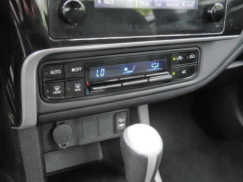 Certified 2019 Toyota Corolla LE FWD image 23