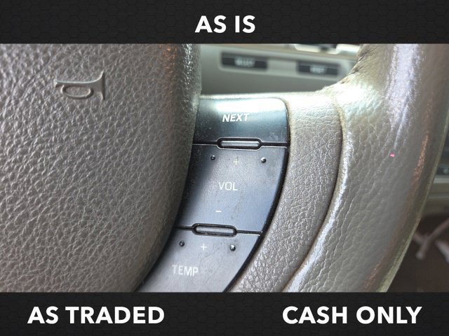 Used 2005 Lincoln Town Car Signature RWD image 25