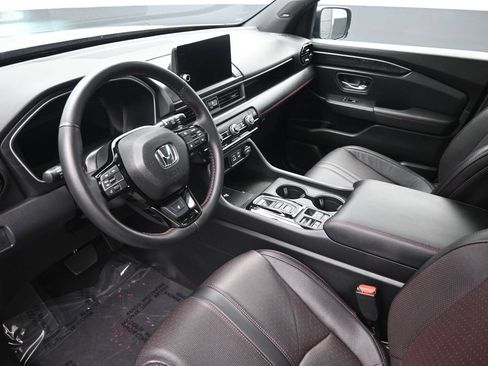 Used 2025 Honda Pilot Black Edition image 16