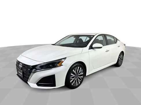 Used 2023 Nissan Altima 2.5 SV FWD image 4