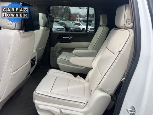 Used 2025 GMC Yukon XL Denali w/ Denali Reserve Package image 32
