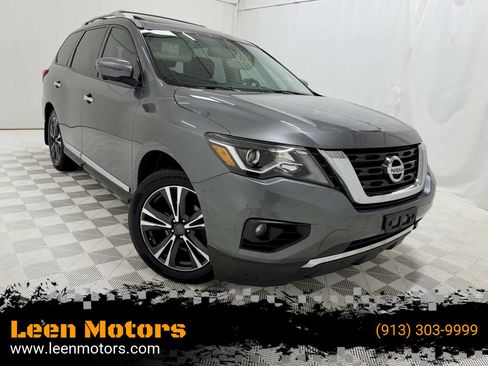 Used 2017 Nissan Pathfinder Platinum image 1