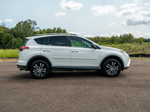 Used 2018 Toyota RAV4 LE w/ All Weather Liner Package FWD image 4