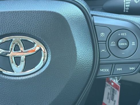 Used 2026 Toyota Corolla Cross L image 22