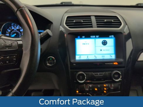 Certified 2017 Ford Explorer XLT w/ Equipment Group 202A FWD image 19