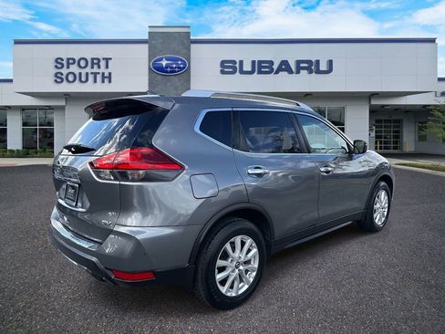 Used 2017 Nissan Rogue SV image 3