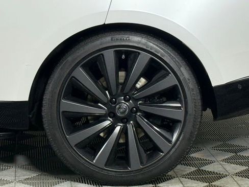Certified 2025 Land Rover Range Rover SV image 13