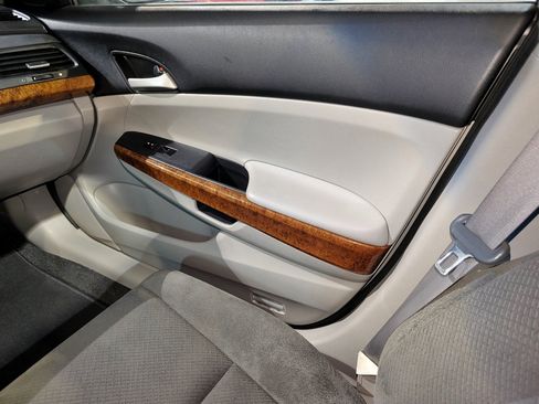 Used 2011 Honda Accord EX image 33