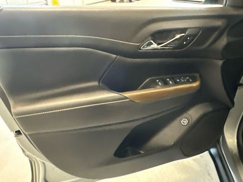 Used 2023 GMC Acadia SLE w/ Elevation Edition image 30