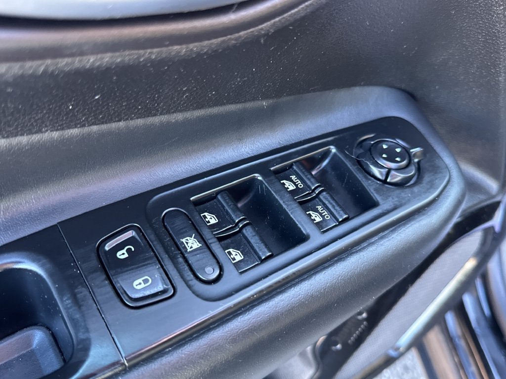 Used 2017 Jeep Renegade Altitude AWD/4WD image 12