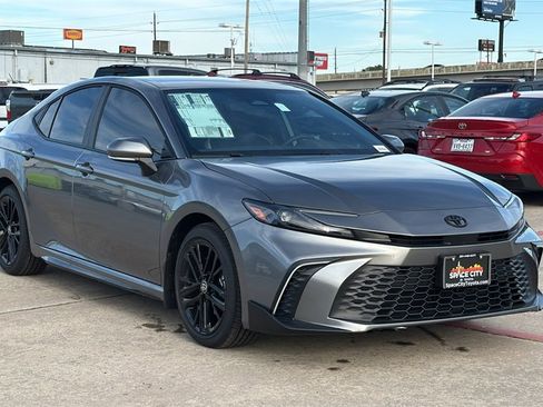 New 2026 Toyota Camry SE image 7
