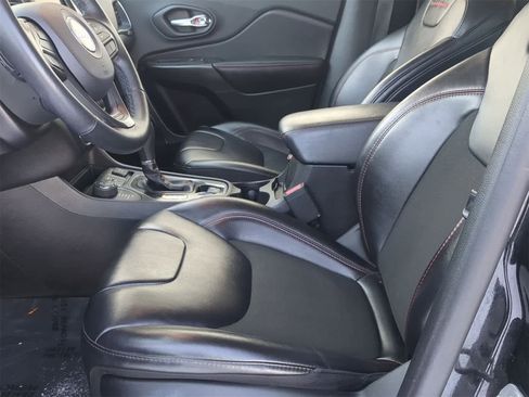 Used 2020 Jeep Cherokee Trailhawk w/ Comfort/Convenience Group image 23