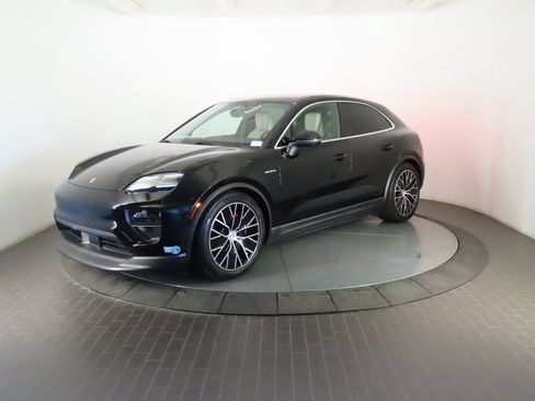 Certified 2025 Porsche Macan 4S Electric AWD/4WD image 1