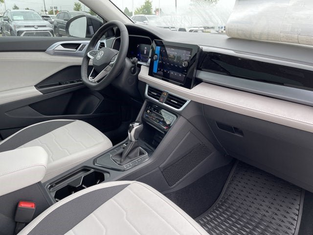 New 2025 Volkswagen Taos SE FWD image 34