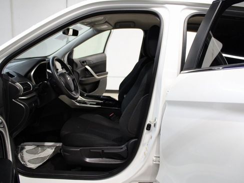 Used 2020 Mitsubishi Eclipse Cross ES image 15