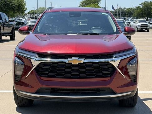 Used 2025 Chevrolet Trax LT FWD image 8