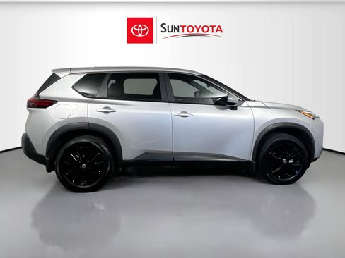 Used 2023 Nissan Rogue SV FWD image 2