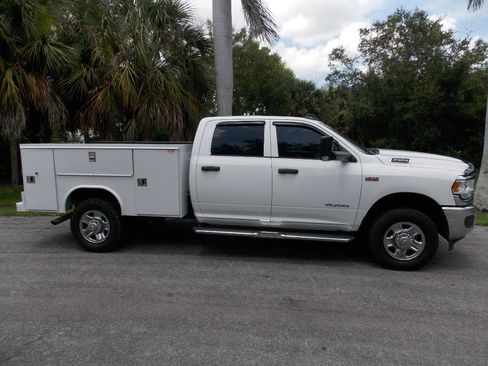 Used 2022 RAM 2500 Tradesman w/ Chrome Appearance Group AWD/4WD image 5