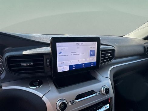 Used 2023 Ford Explorer XLT AWD/4WD image 25