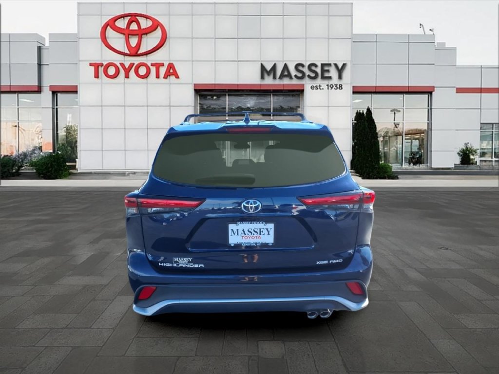 Used 2023 Toyota Highlander XSE AWD/4WD image 4