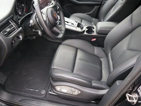 Certified 2024 Porsche Macan image 6