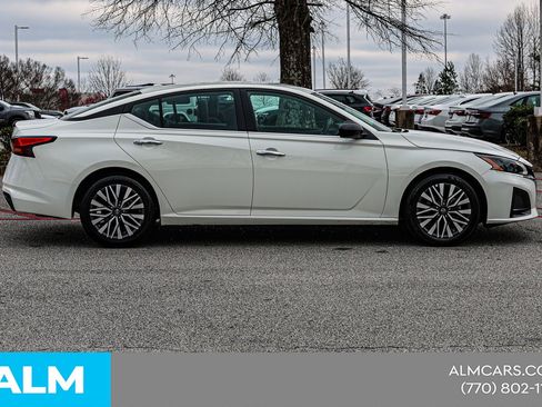 Used 2025 Nissan Altima 2.5 SV image 11