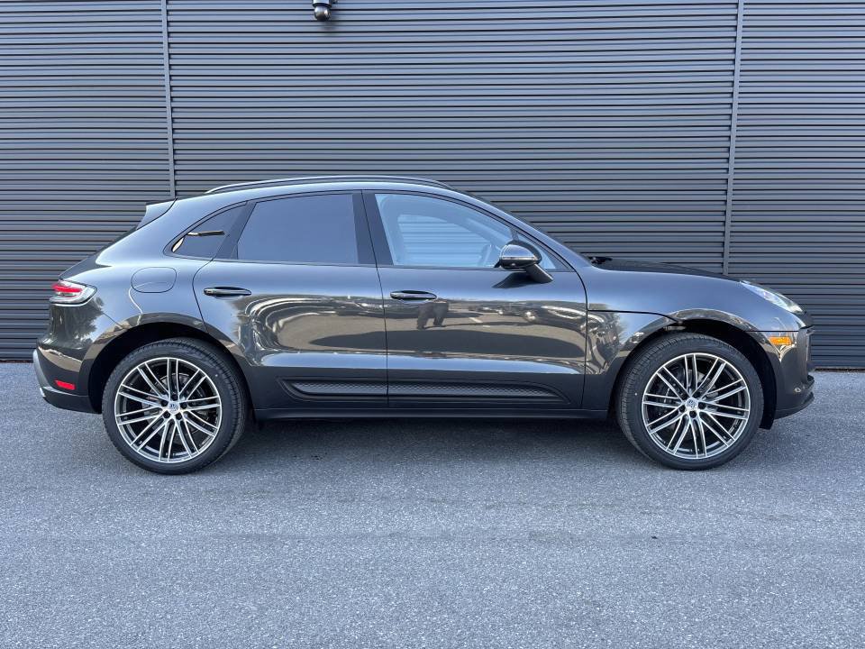 Certified 2026 Porsche Macan AWD/4WD image 6