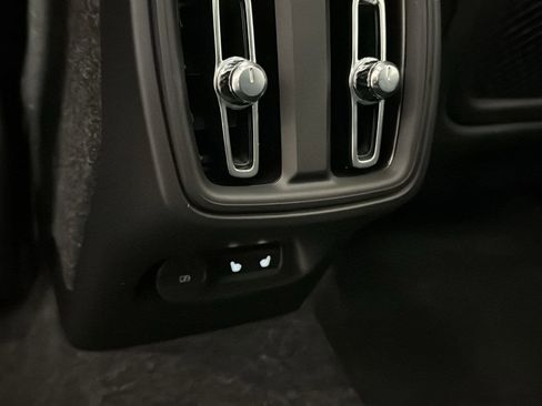 Used 2026 Volvo XC40 B5 Plus w/ Protection Package Premier image 28