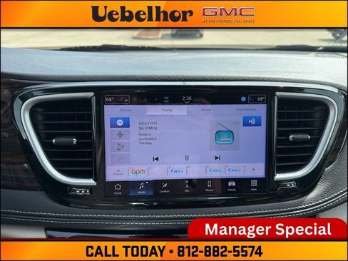 Used 2024 Chrysler Pacifica Limited FWD image 33