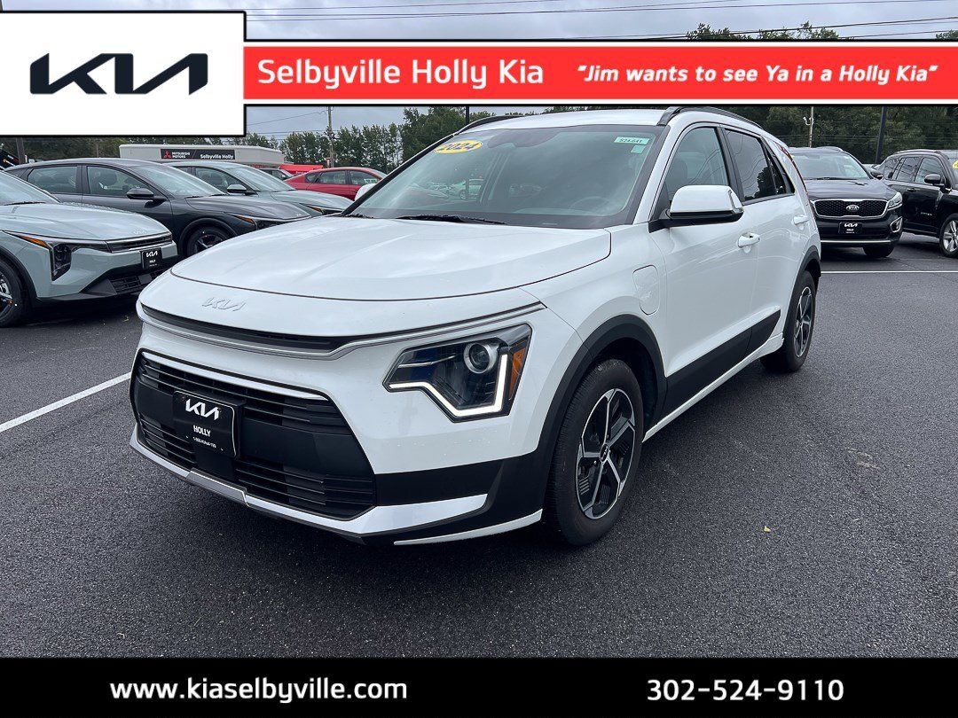 Used 2024 Kia Niro EX w/ EX Cold Weather Package FWD image 1