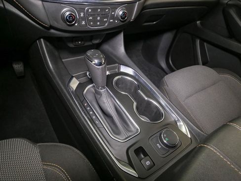 Used 2020 Chevrolet Traverse LT FWD image 36