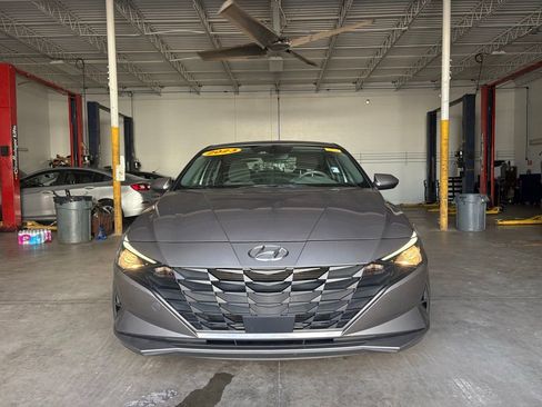 Used 2023 Hyundai Elantra SEL w/ Convenience Package FWD image 8