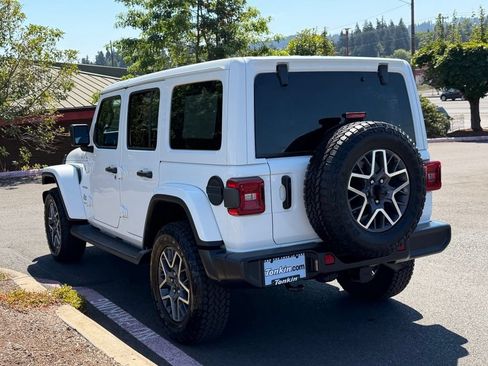 Used 2024 Jeep Wrangler Unlimited Sahara AWD/4WD image 5