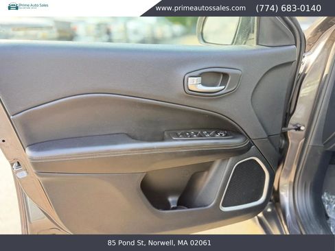 Used 2018 Jeep Compass Latitude AWD/4WD image 27