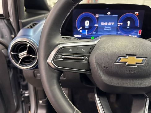 Used 2025 Chevrolet Equinox EV LT image 28