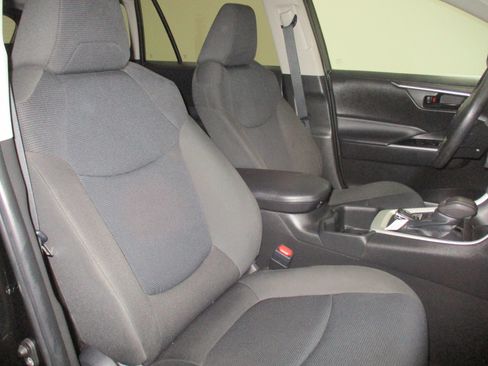 Used 2023 Toyota RAV4 LE AWD/4WD image 14