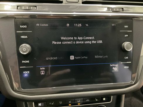 Used 2020 Volkswagen Tiguan SEL AWD/4WD image 13