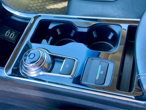 Used 2019 Ford Edge Titanium image 41