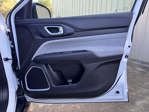 Used 2024 Jeep Compass Sport image 17