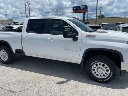 Used 2023 Chevrolet Silverado 2500 LT w/ Convenience Package AWD/4WD image 4