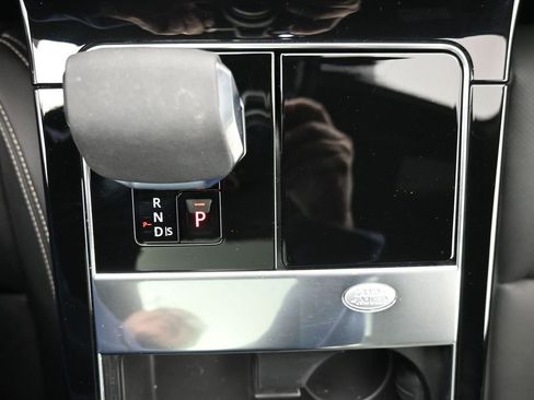 Used 2023 Land Rover Range Rover Velar R-Dynamic S image 18