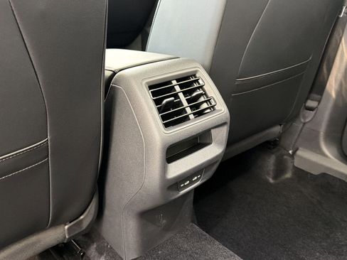 New 2026 Volkswagen Tiguan SE image 32