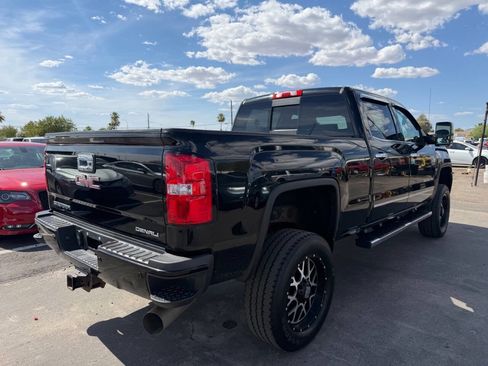 Used 2017 GMC Sierra 2500 Denali w/ Duramax Plus Package AWD/4WD image 12