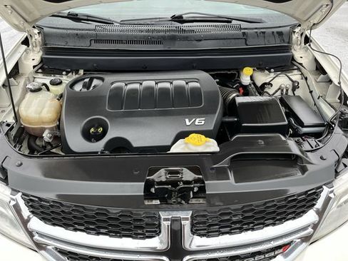 Used 2018 Dodge Journey SXT w/ Premium Group image 19