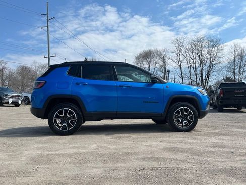 Used 2025 Jeep Compass Trailhawk AWD/4WD image 6