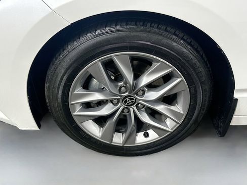 Used 2022 Toyota Avalon XLE image 30