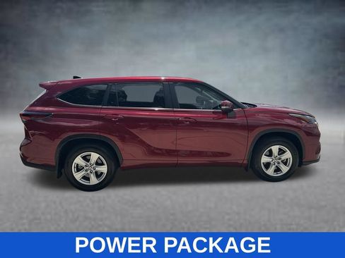 Used 2024 Toyota Highlander LE FWD image 8