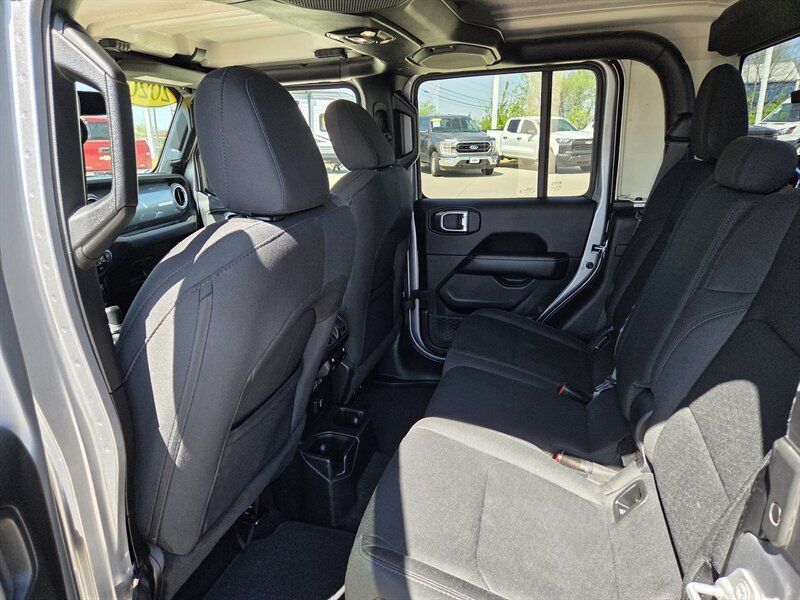 Used 2020 Jeep Gladiator Overland w/ Uconnect 4C Nav & Sound Group AWD/4WD image 11